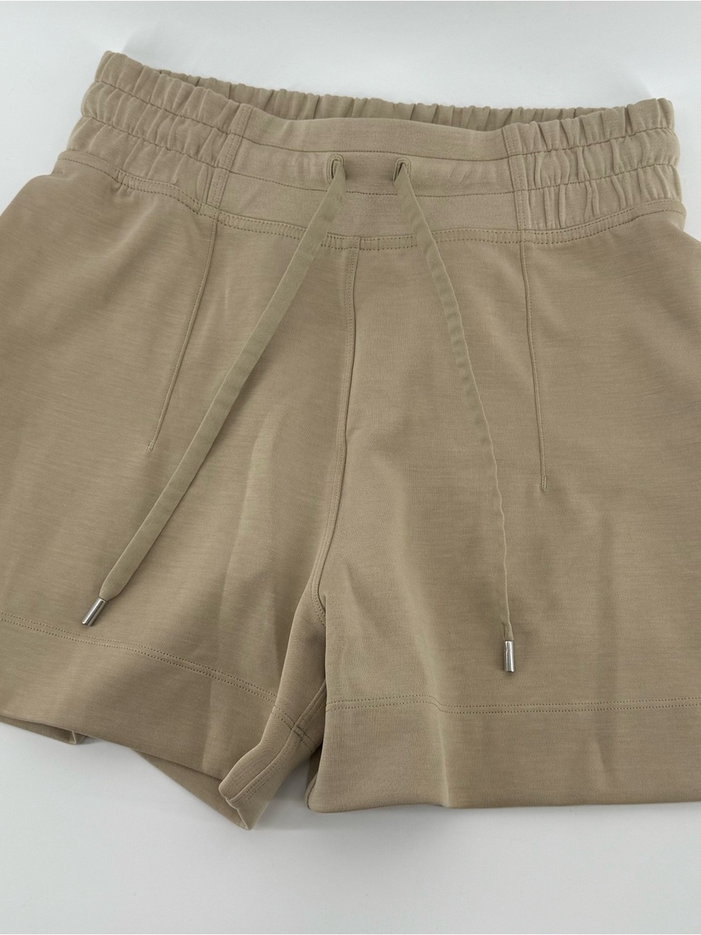 Lululemon Shorts Women’s 6 Soft Ambitions Trench Unlined Yoga Gym Sports